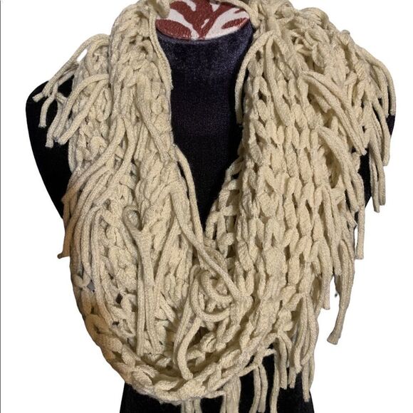 D&Y Fringed Infinity Scarf Cream - Picture 1 of 3